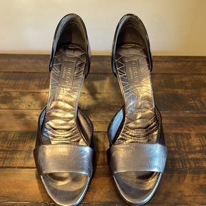 Gucci silver and black heels Size 6 1/2 B